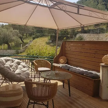 Marathes 公寓式酒店 4*