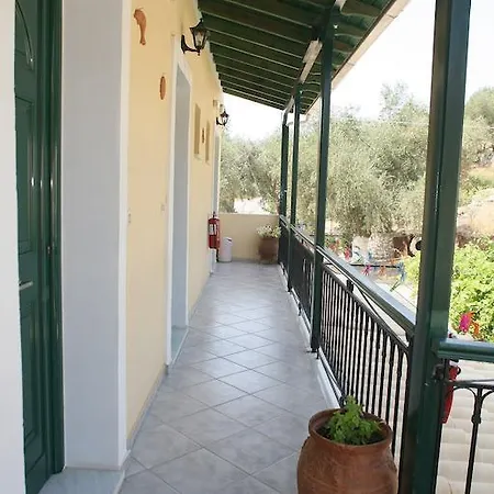 Ξενοδοχείο με διαμερίσματα Marathes 4*
