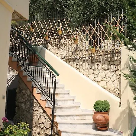 Apart Otel Marathes Áyios Nikítas